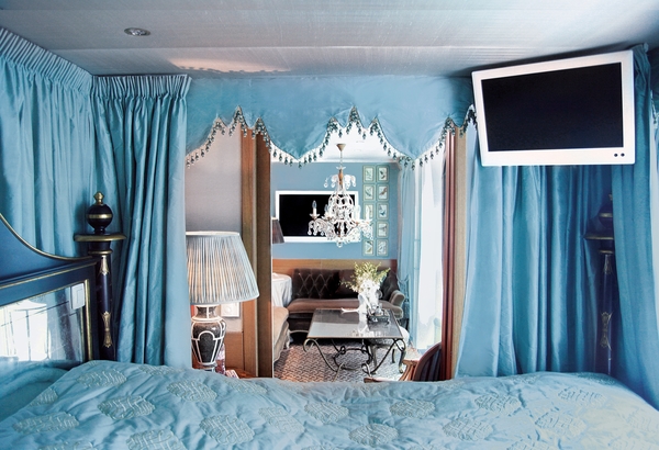 Uniworld SS Antoinette - Grand Suite.jpg